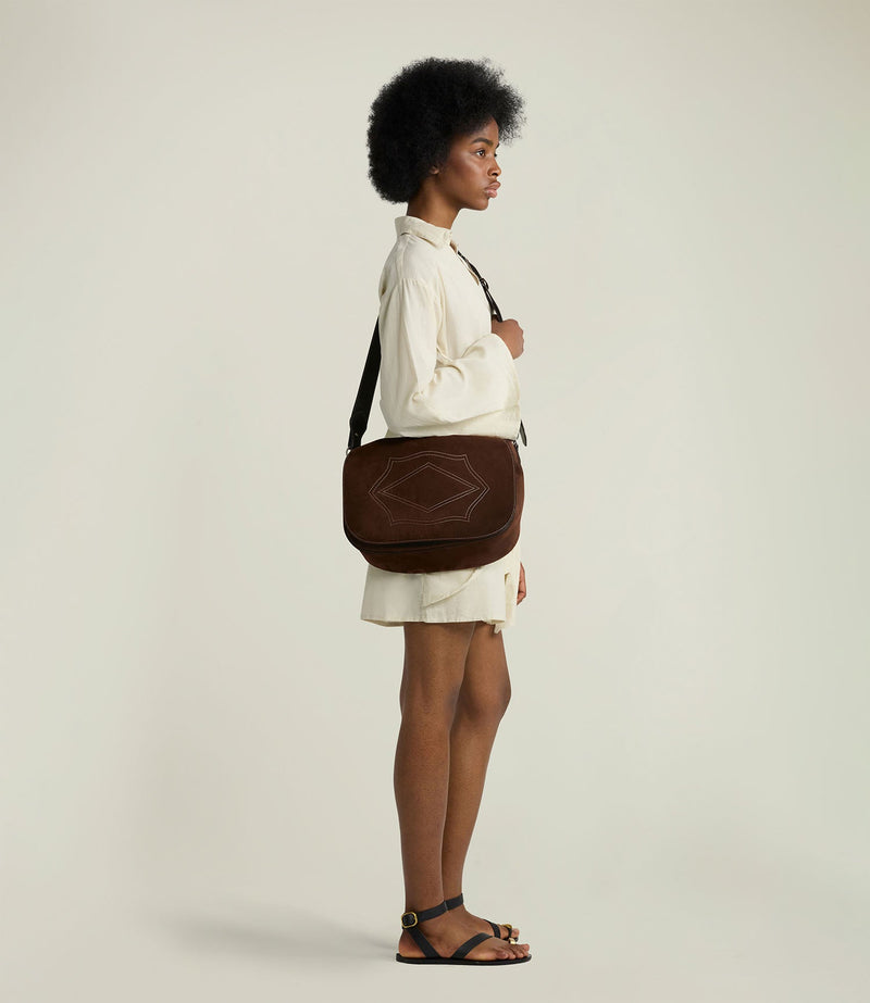 W INDIANA JONES™ Hunter Messenger Chocolate Suede