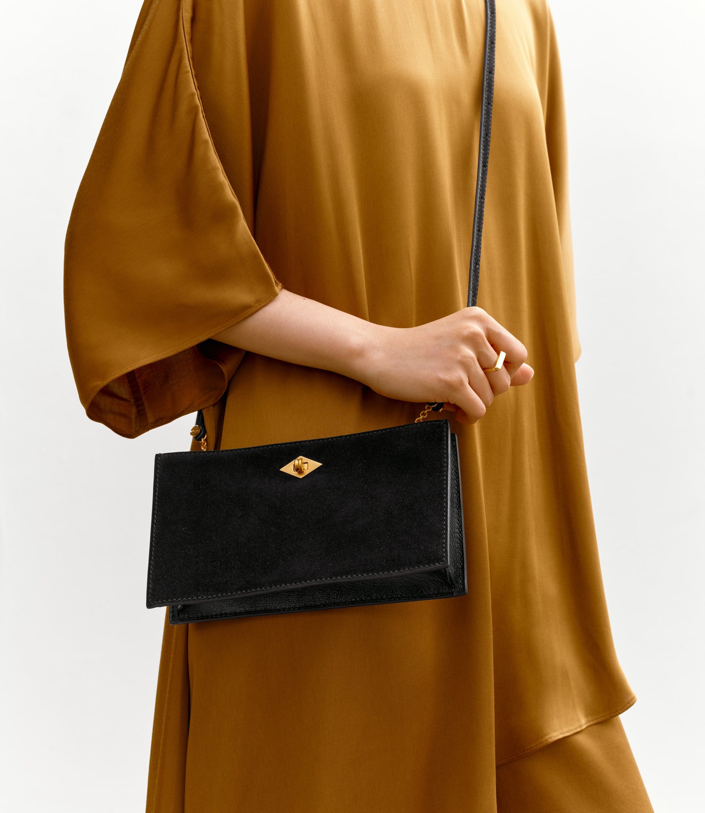 Ease 20 Suede Black with Elvis