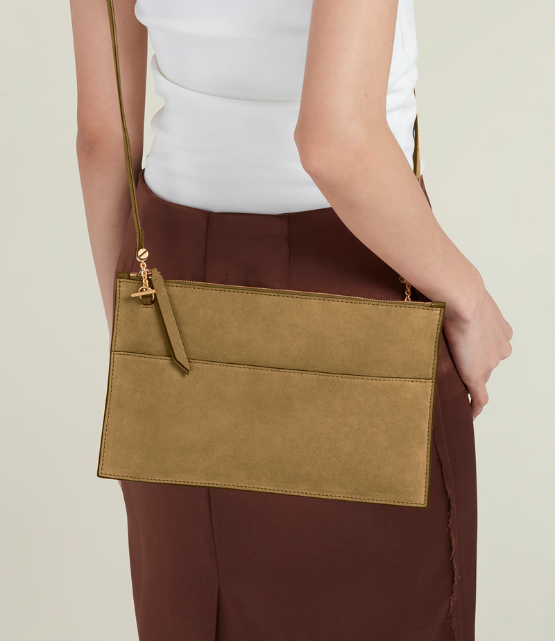 Incognito Clutch Suede Cairo