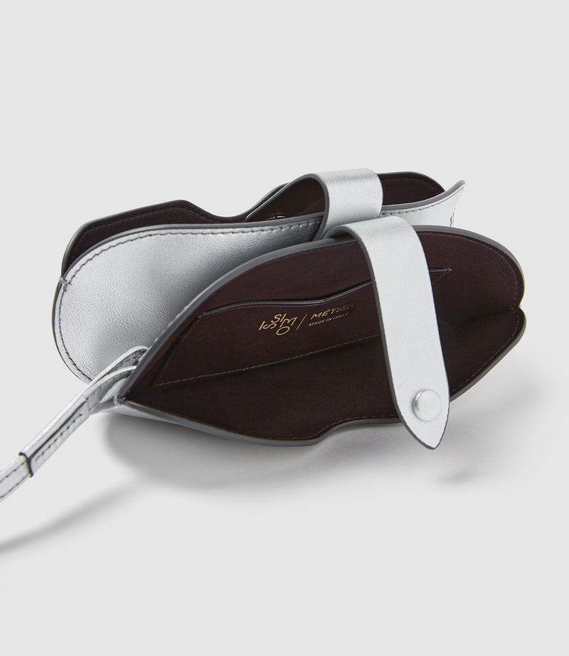 ISSIMO | Métier Glasses Case Double With Strap Metallic Calfskin Silver