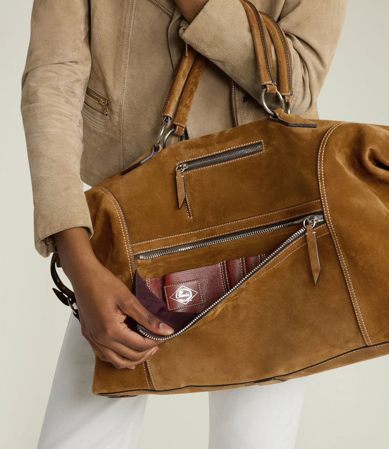 W INDIANA JONES™ Vagabond Duffle Marrakech Suede – Collector’s Edition 3/10